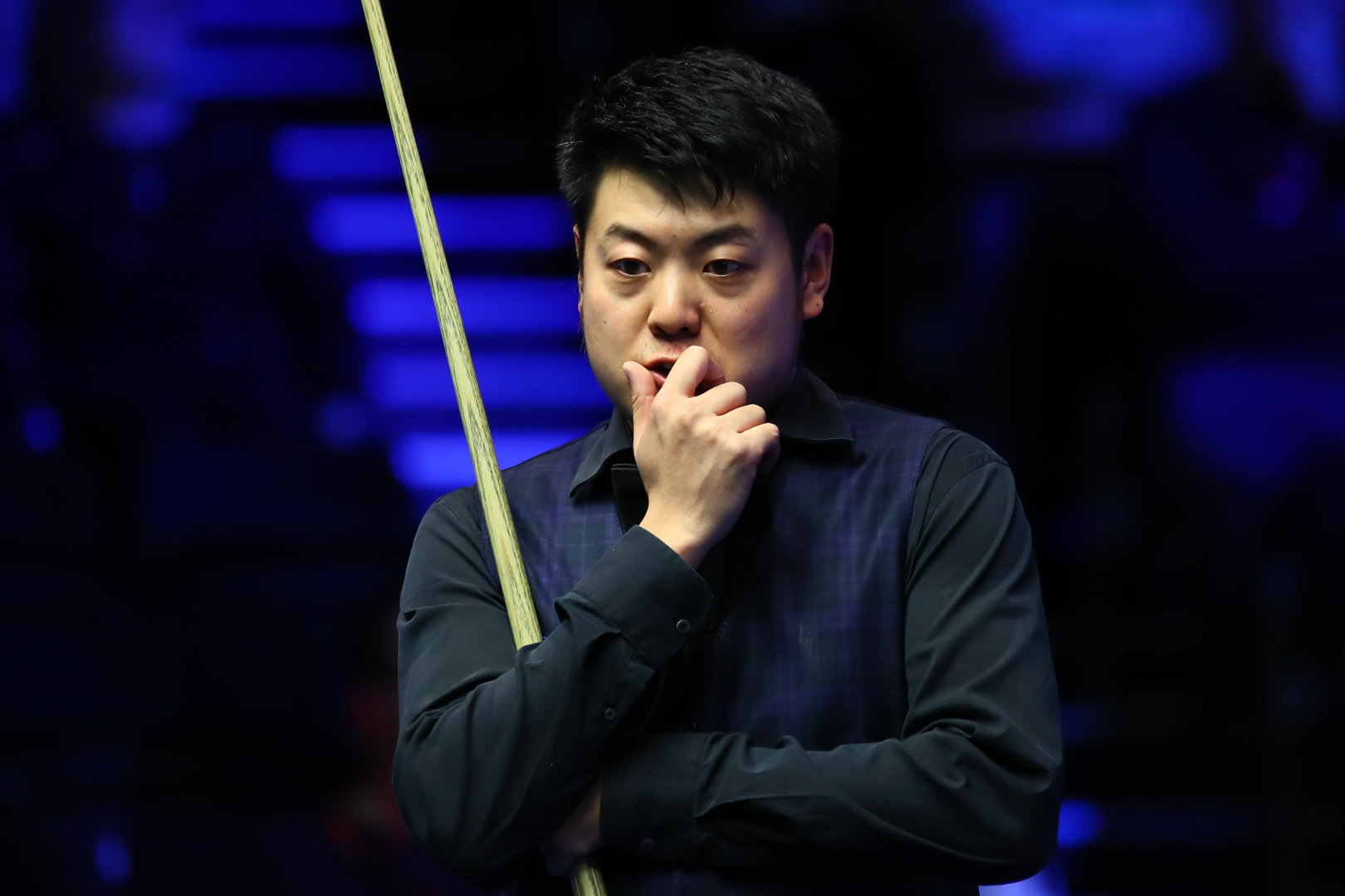 金的框架下 金的框架下